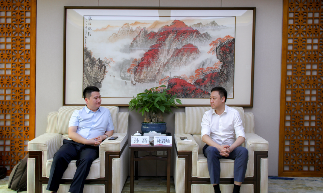 西安投資控股黨委書記、董事長杜巖岫會(huì)見西南證券江蘇分公司副總經(jīng)理一行