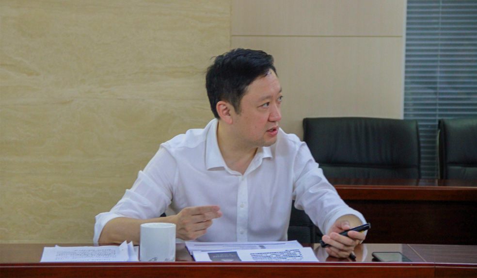 杜巖岫同志參加支部活動(dòng)，為黨員講授黨課